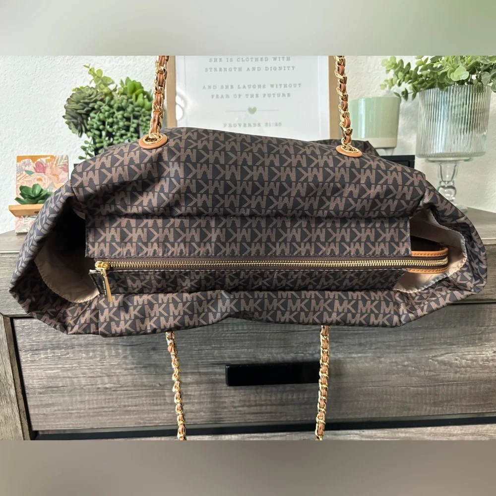 Michael Kors Georgia Large Nylon Tote Bag - Picture 16 of 16